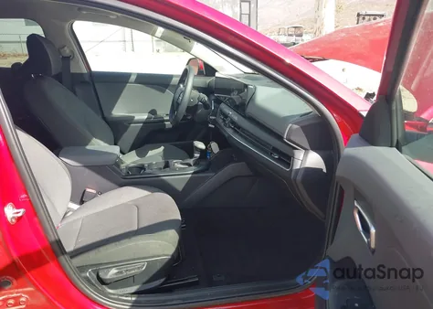 2025 Kia K4 Lxs z USA, uszkodzony, nr VIN 3KPFT4DE3SE135868